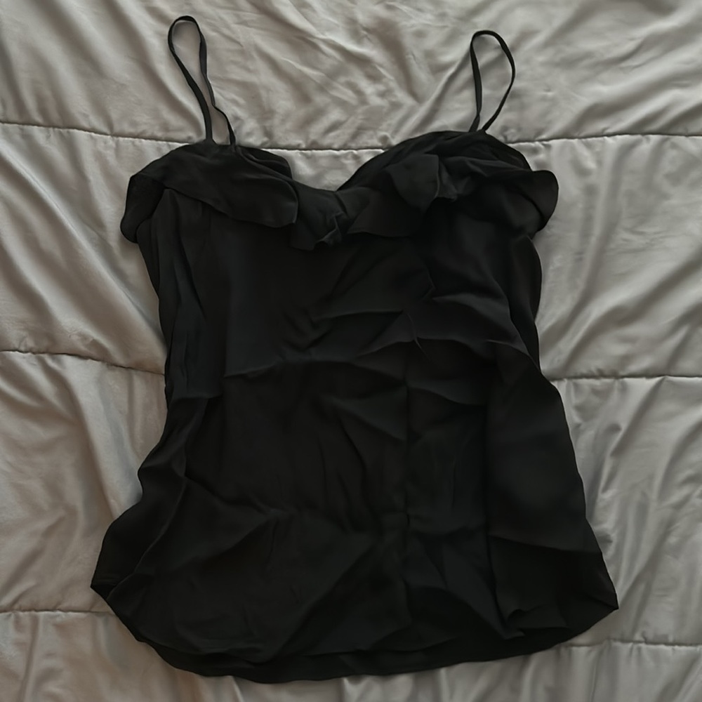 Cute black tank with ruffles ~🖤